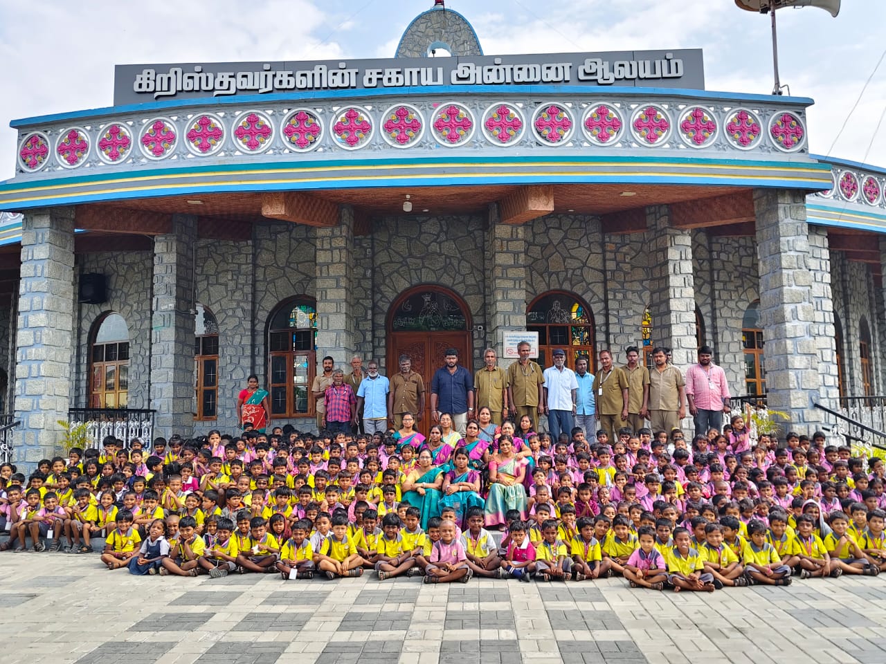 LKG & UKG STUDENTS ENJOY A FUN-FILLED PICNIC AROUND VANIYAMBADI